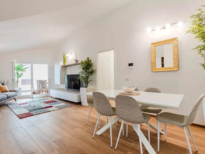 Appartamento trilocale in vendita in Via Ungheria, Quartu SantElena