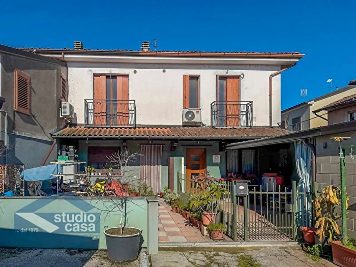 Appartamento trilocale in vendita in Via Vittorio Veneto, Secugnago