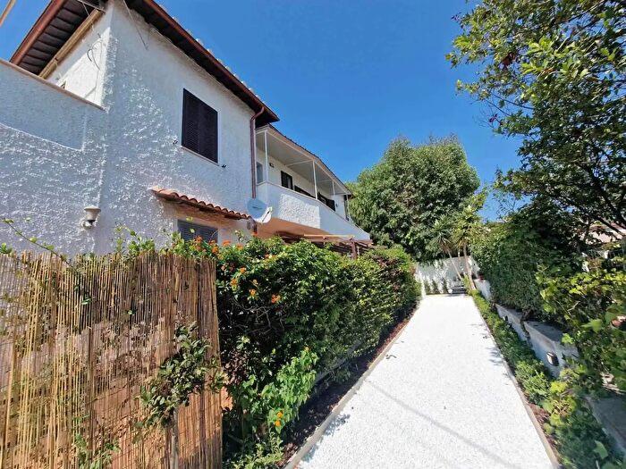 Appartamento trilocale in vendita in Via delle Castalidi, Anzio