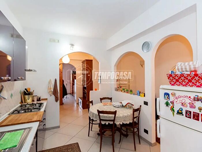 Appartamento quadrilocale in vendita in Via Ugo Foscolo, Verona