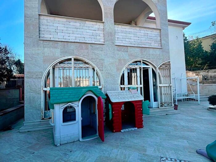 Casa con 6 locali in affitto in Viale dei Tulipani, Pinetamare, Castel Volturno