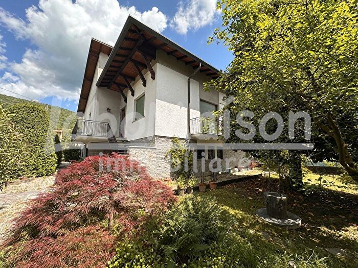 Casa quadrilocale in vendita in Gavirate