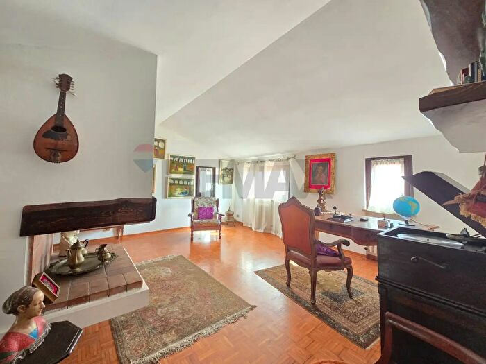 Casa con 10 locali in vendita in Piombino