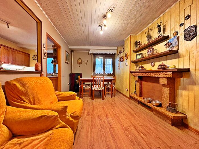 Casa con 8 locali in vendita in Via Nucci, Gualdo Tadino