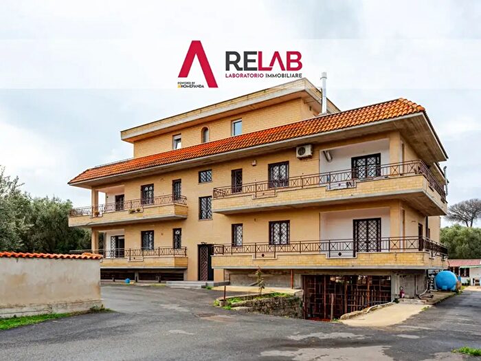 Appartamento con 9 locali in vendita in Via Darwin, Roma