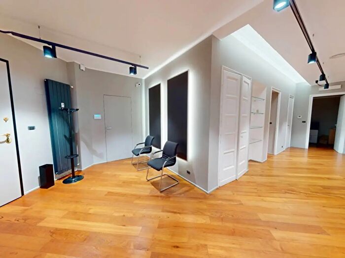 Appartamento con 5 locali in vendita in Via San Tommaso, Torino