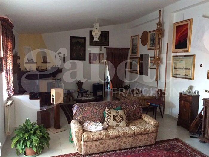 Appartamento con 5 locali in vendita in Via Pasquale Bergamo, Scalea