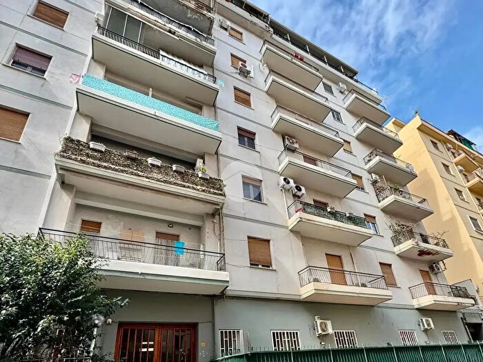 Appartamento con 6 locali in vendita in Via Francesco Vivona, Palermo