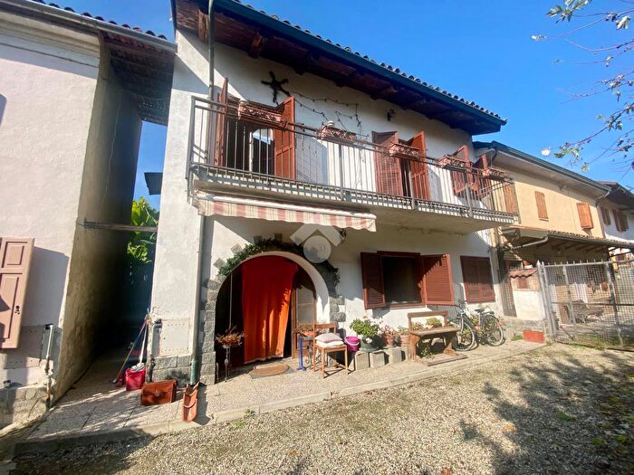 Casa con 6 locali in vendita in Via Giuseppe Mazzini, Alluvioni Piovera