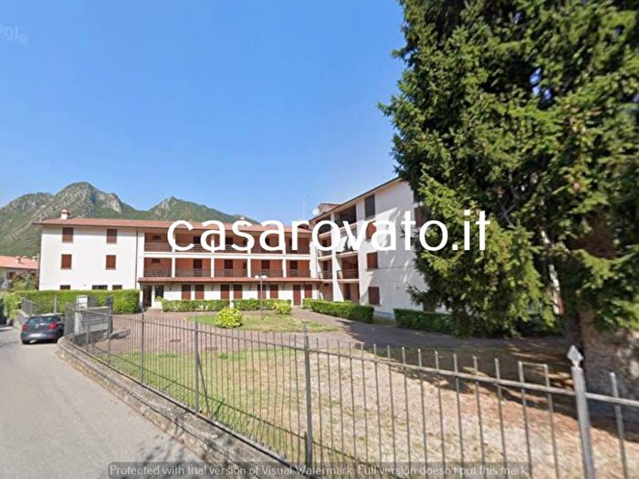 Appartamento trilocale in vendita in Via Sebino, Zone