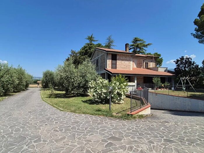 Casa con 10 locali in vendita in Strada di Porcivalle, Terni