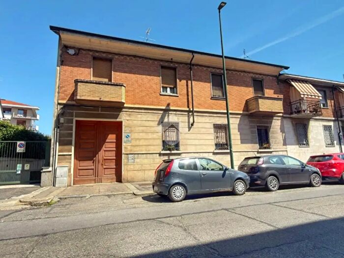 Appartamento con 5 locali in vendita in Via Druento, Torino