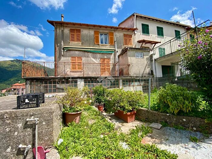 Casa con 6 locali in vendita in Via Filippo Corridoni, Bargagli