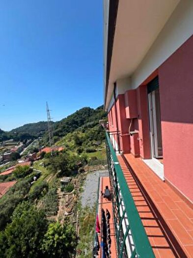 Appartamento trilocale in vendita in Crosa Schiavetta, Genova