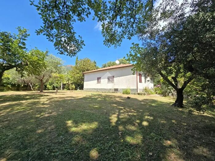 Appartamento in vendita in Regione Oliveto Terraconiglio, Albenga