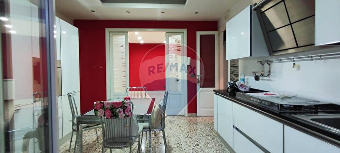 Appartamento con 6 locali in vendita in Via Giorgio Arcoleo, Caltagirone