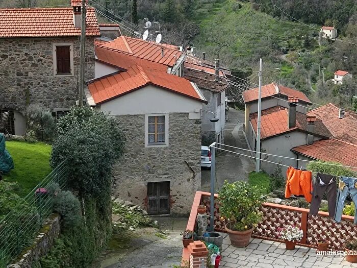 Casa trilocale in vendita in Fosdinovo