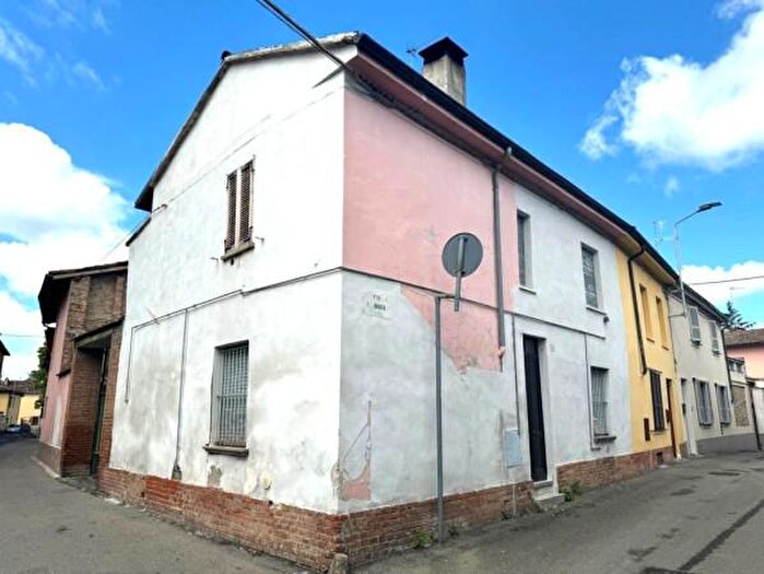 Casa trilocale in vendita in Via Maggio, Rivanazzano