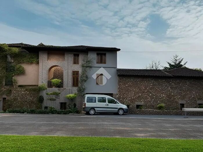 Casa con 5 locali in vendita in Via Monte Grappa, Boltiere