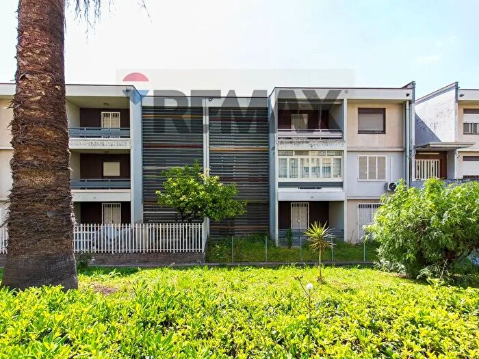 Appartamento con 7 locali in vendita in Viale Castagnola, Catania
