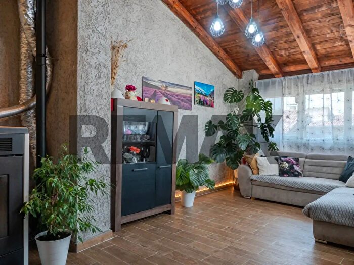 Casa con 8 locali in vendita in Via Santa Margherita, Valvasone Arzene