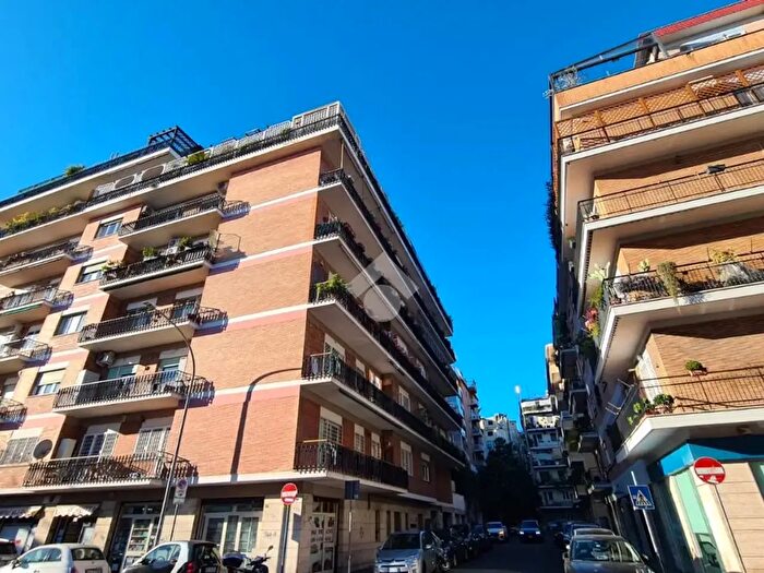 Appartamento trilocale in affitto in Via della Farnesina, Roma