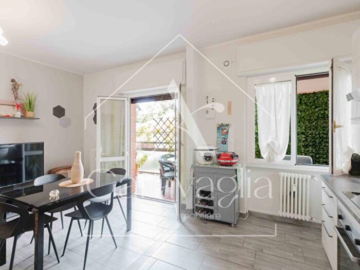 Appartamento trilocale in affitto in Via Guercino, Montello, Varese