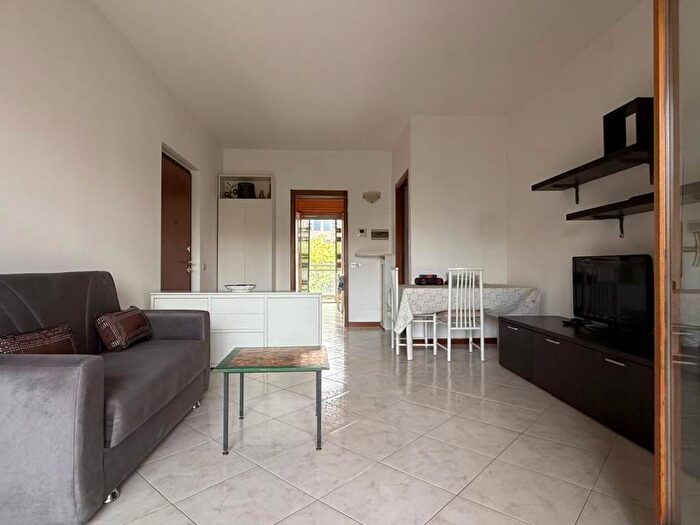 Appartamento trilocale in affitto in Via Alessandro Bisnati, Niguarda, Milano