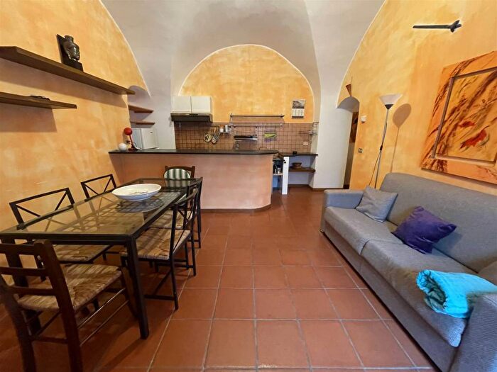 Appartamento trilocale in affitto in via colombo, Centro, Noli