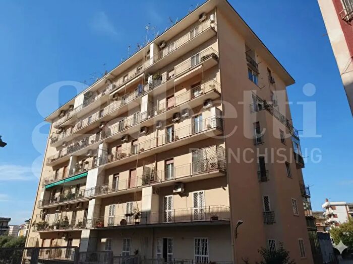 Appartamento quadrilocale in vendita in Via Consalvo, Napoli