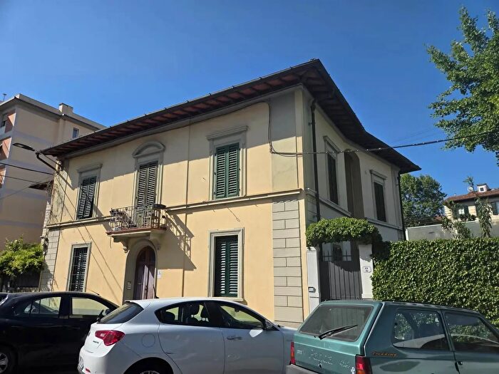 Appartamento trilocale in vendita in Via Chiarugi, Firenze