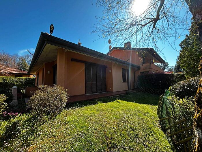 Casa quadrilocale in affitto in Via al Golf, La Pinetina, Carbonate