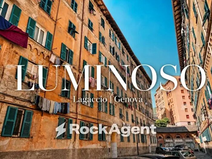 Appartamento quadrilocale in vendita in Via del Lagaccio, Genova