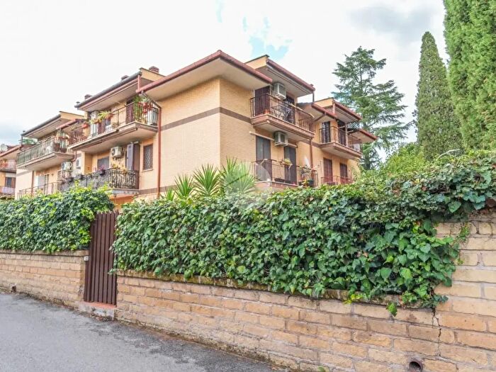 Appartamento trilocale in vendita in Via Monte Rosa, Guidonia Montecelio