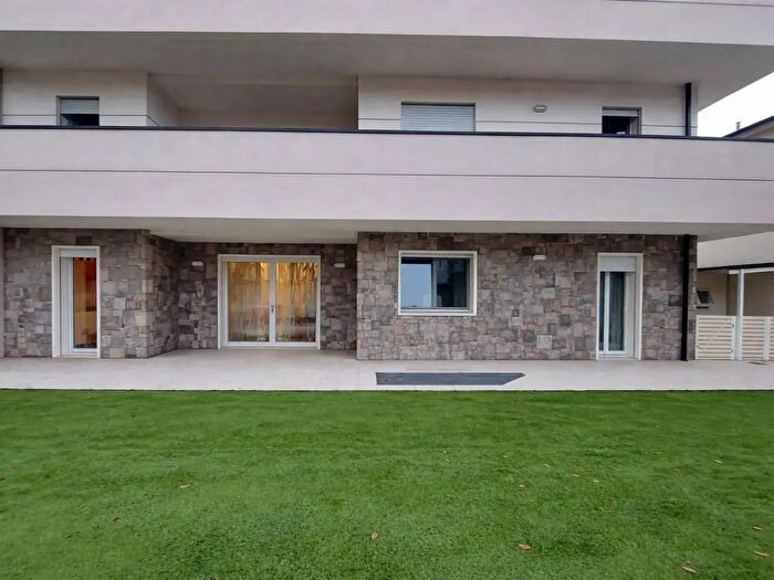 Appartamento quadrilocale in vendita in Via Vincenzo Gemito, Bologna