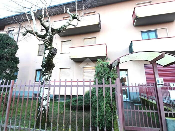 Appartamento trilocale in vendita in Via Angelo Mattavelli, Sulbiate