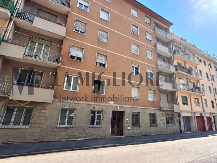 Appartamento con 6 locali in vendita in Via Santa Gonda, Prato