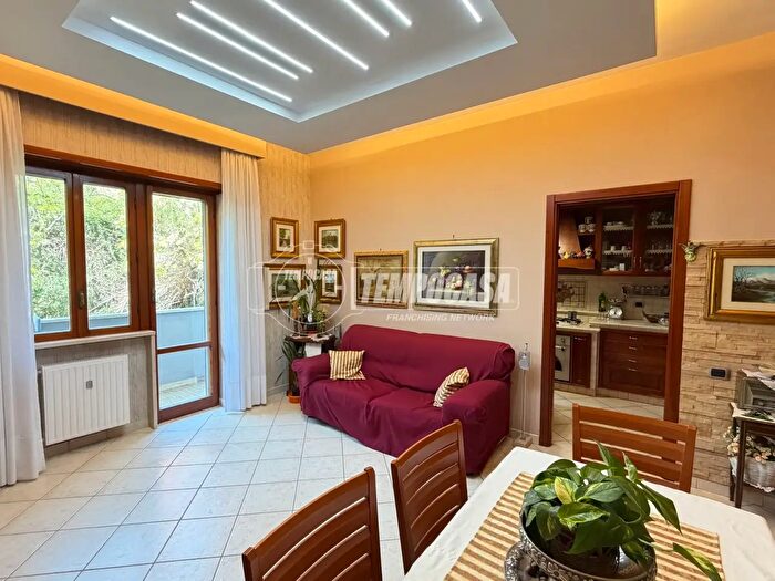 Appartamento trilocale in vendita in Via Segrate, Roma