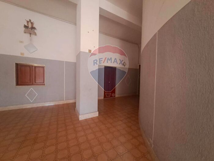 Appartamento trilocale in vendita in Via Paternò, Siracusa