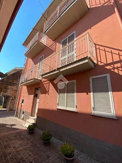 Casa con 6 locali in vendita in Vico Canneto, Pignataro Interamna
