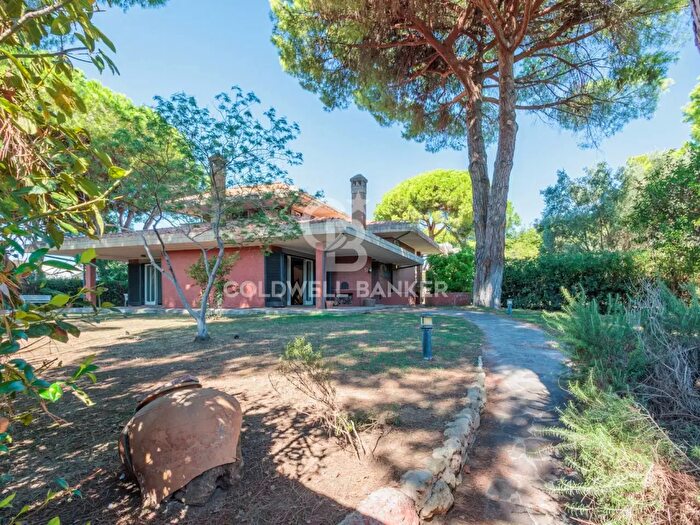 Casa con 6 locali in vendita in Via dei Patilmna, Tarquinia