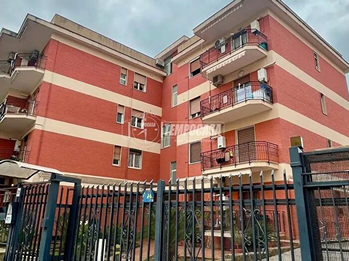 Appartamento trilocale in vendita in Via Cicerone, Aversa