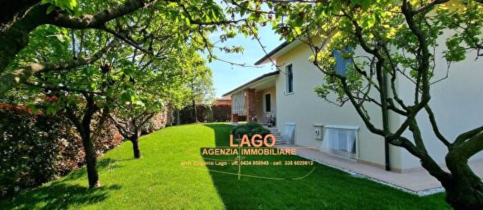 Casa con 6 locali in vendita in Romano DEzzelino