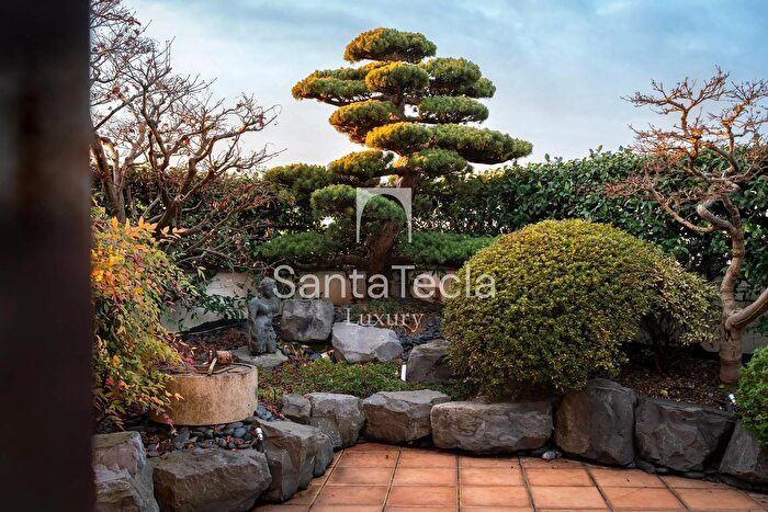 Appartamento con 5 locali in vendita in Viale Suzzani, Milano