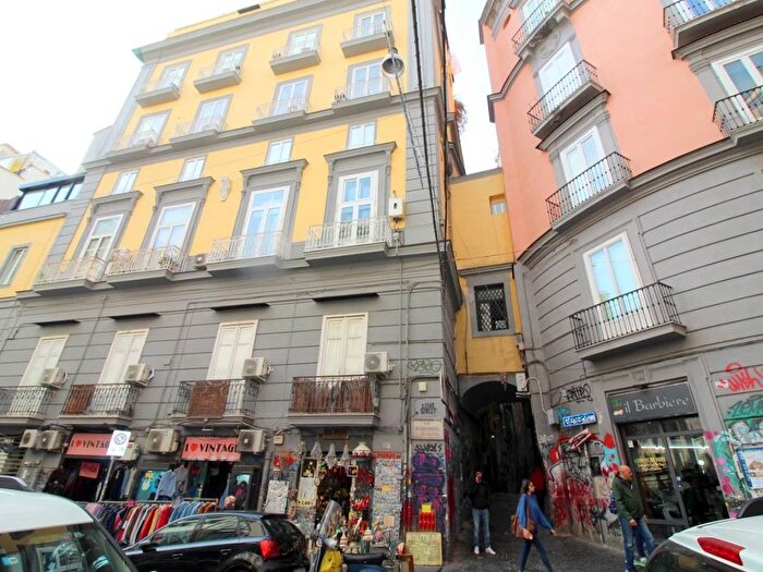 Appartamento bilocale in affitto in Vico Pallonetto a Santa Chiara, Centro Storico, Napoli