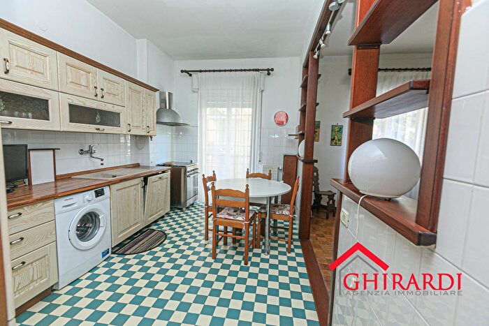 Appartamento con 6 locali in affitto in Via Chiaravagna b, Genova