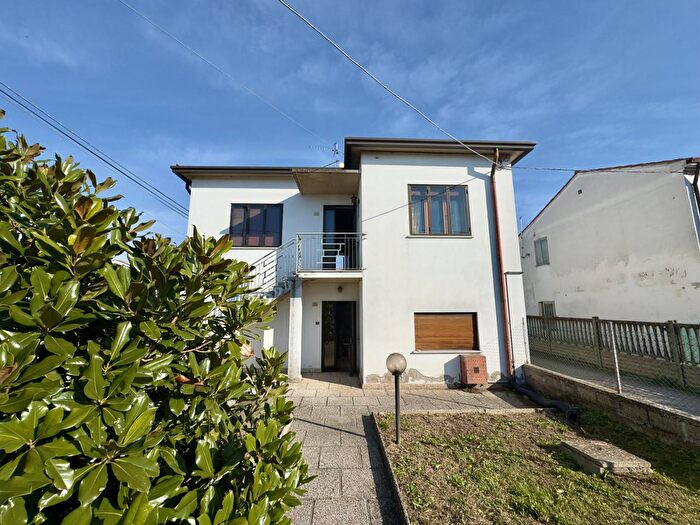 Casa trilocale in vendita in Via Chiesa Prà, Este