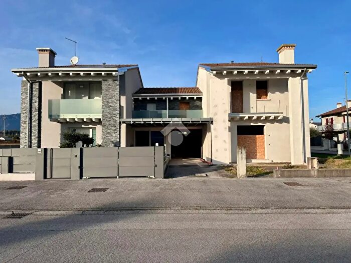 Casa con 5 locali in vendita in Via Valerio Giacobbo, San Zenone Degli Ezzelini