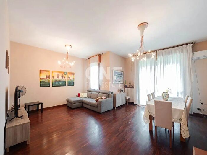 Appartamento quadrilocale in vendita in Via Vasari, Monza
