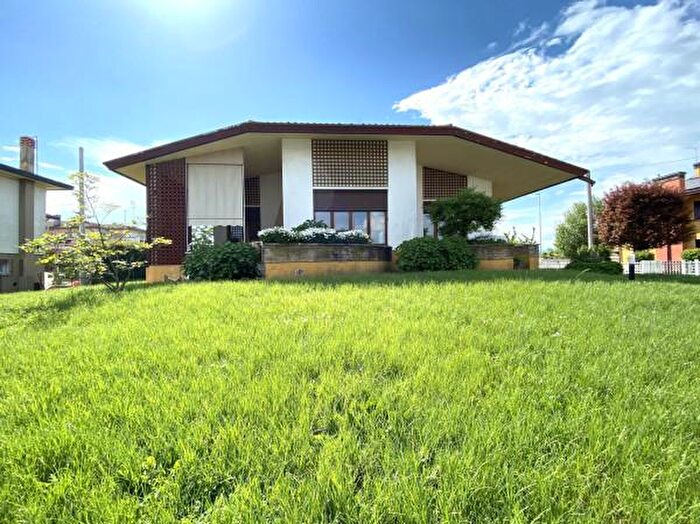 Casa con 6 locali in vendita in Fontaniva